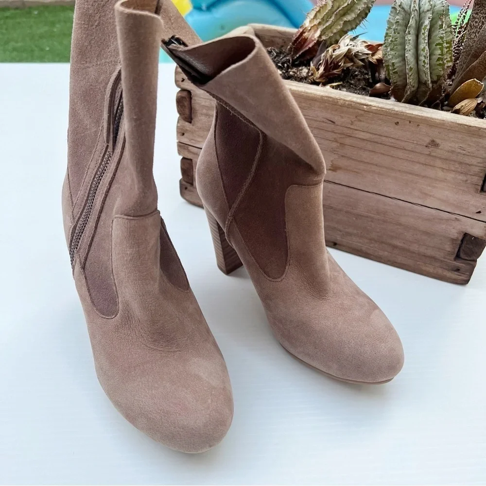 UGG- Athena Suede Leather Stacked Heel Boots Size 5